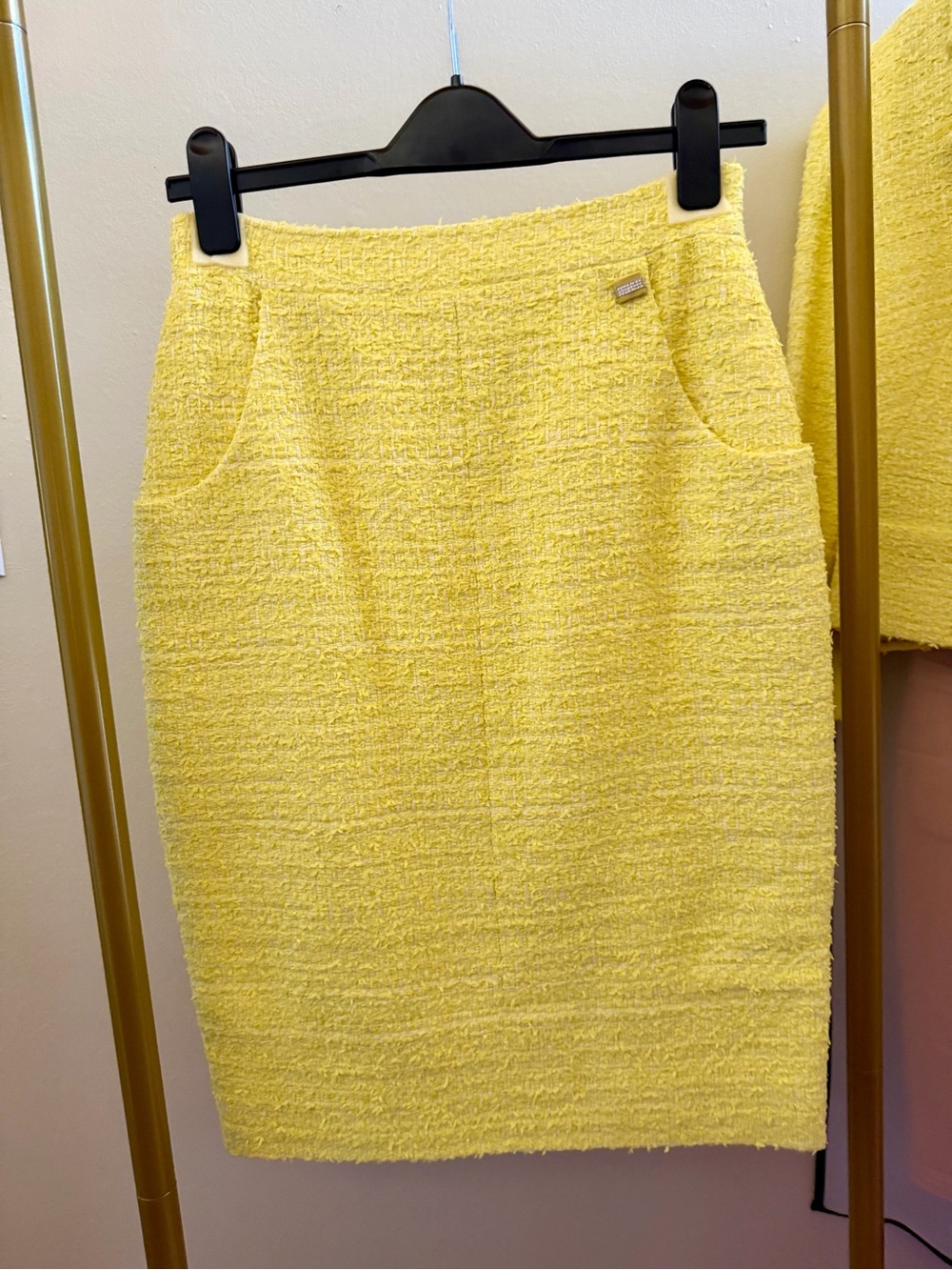 CHANEL Spring 2011 Yellow Boucle’ Tweed Skirt Suit - Picture 9 of 12